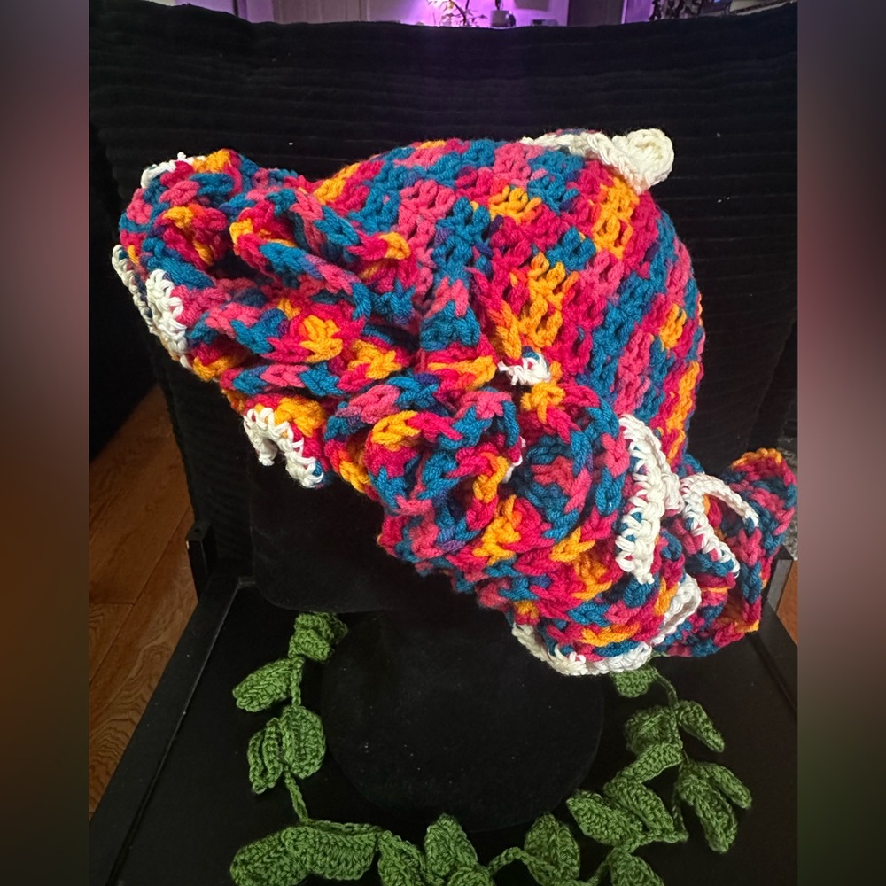 Festive Ruffle Hat - Picture 3 of 5